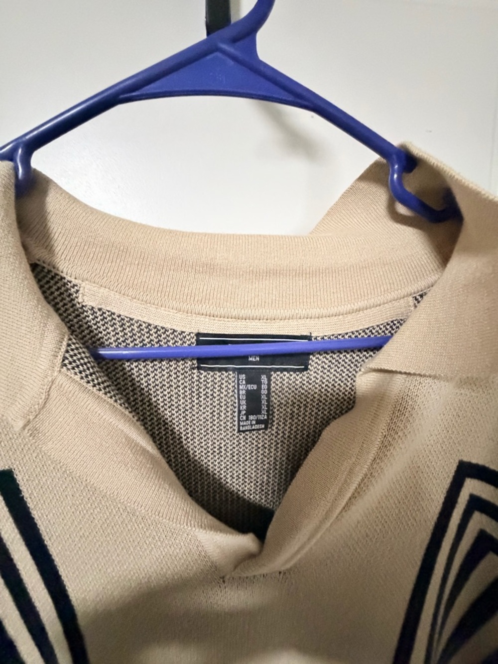 Forever 21 Cream V-Neck Short-Sleeve Sweater with Black Geometric Stripes - Picture 4 of 5